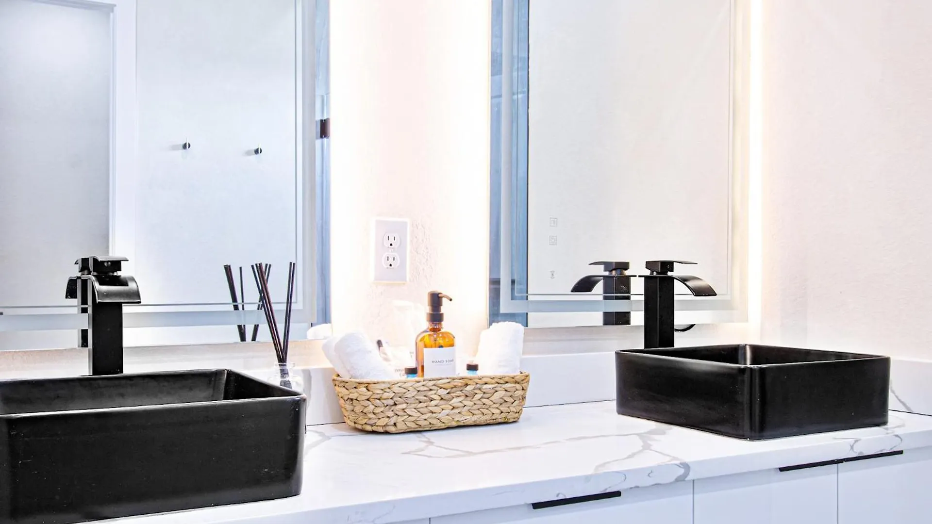 빌라 Luxurious Waterfront With Heated Pool And Jacuzzi *