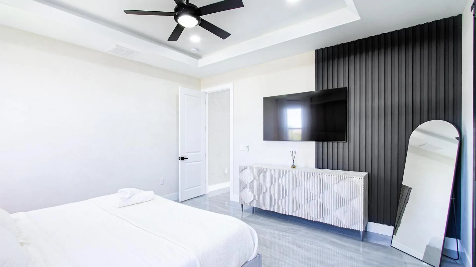 빌라 Luxurious Waterfront With Heated Pool And Jacuzzi 케이프코럴