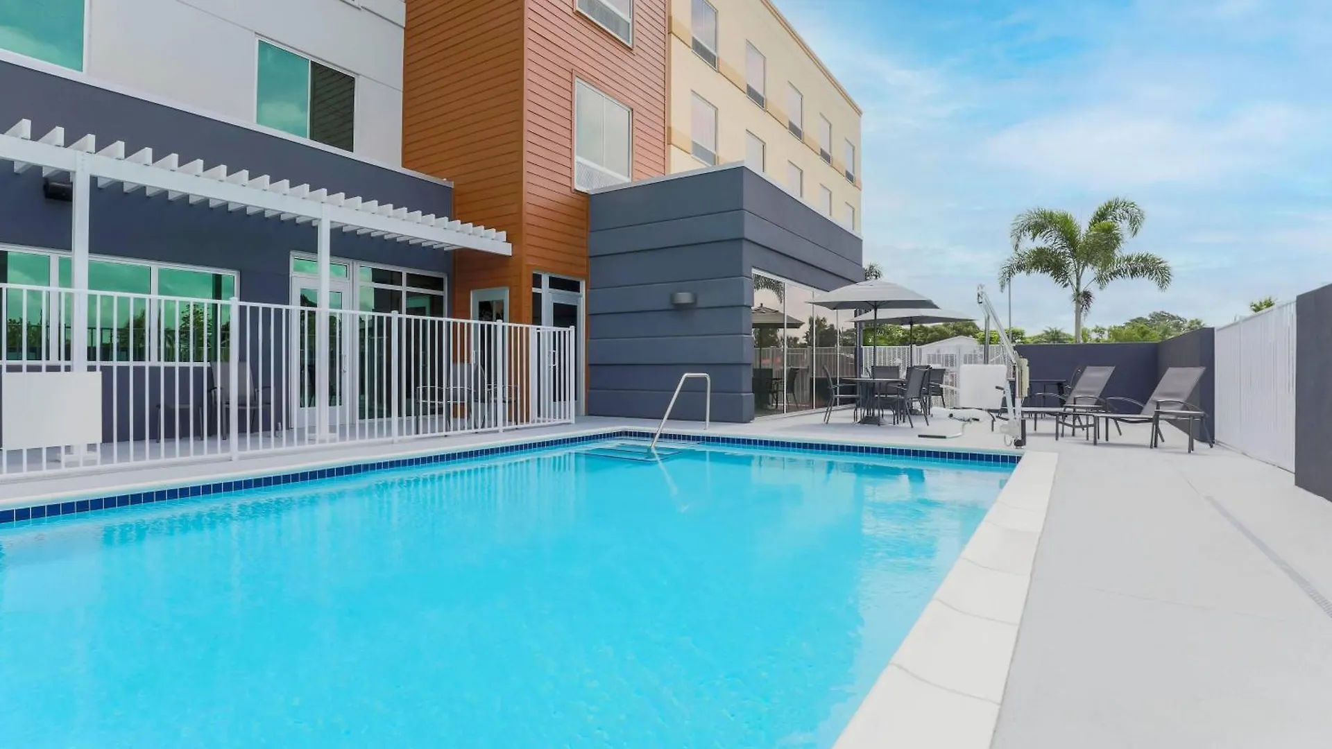 Hotel Fairfield By Marriott & North Myers 3*