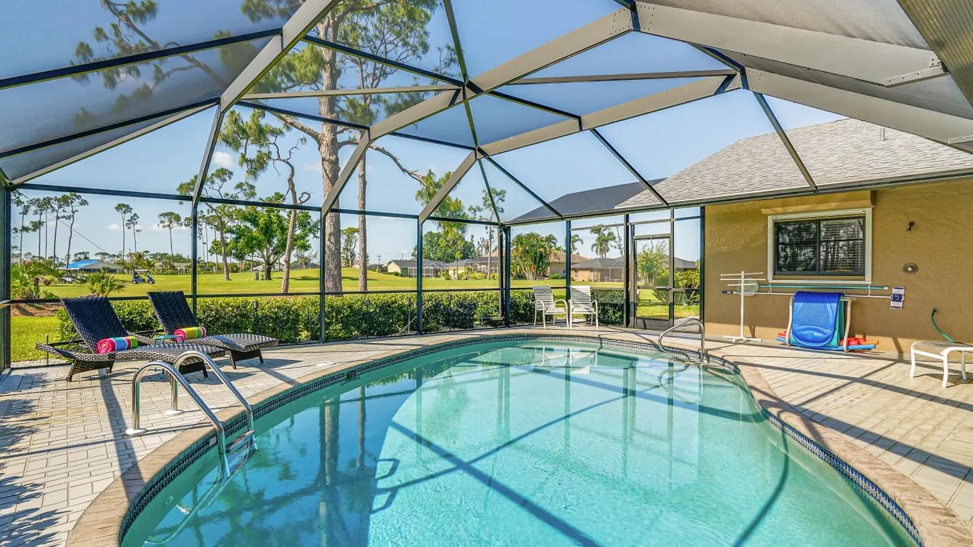 Holiday home Retreat On Golf Course With Private Pool! Cape Coral