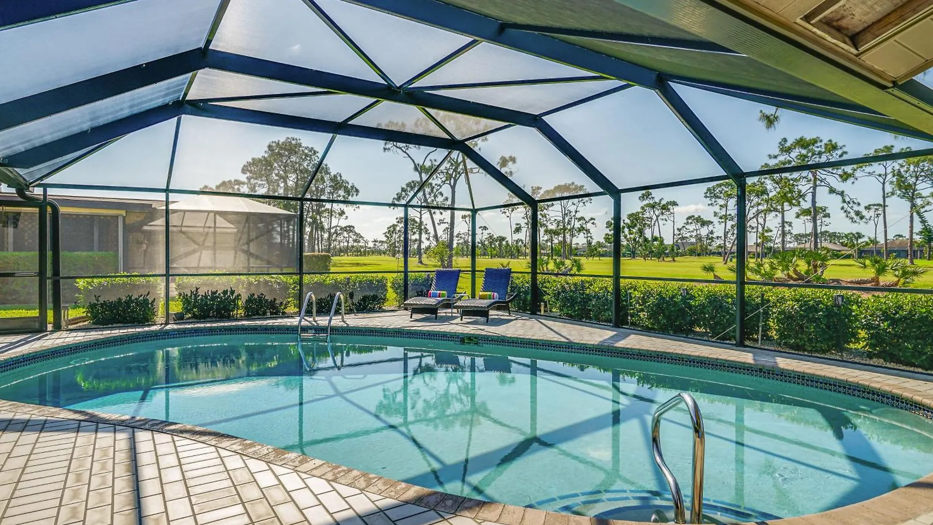 Retreat On Golf Course With Private Pool!
