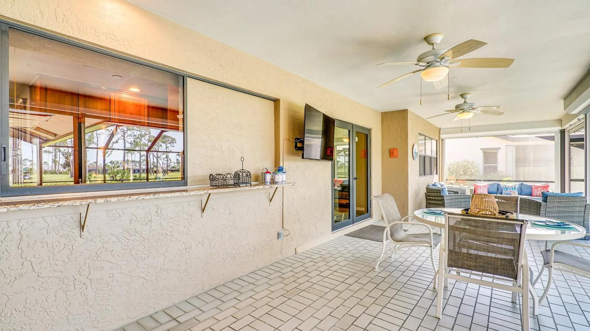 Holiday home Retreat On Golf Course With Private Pool!
