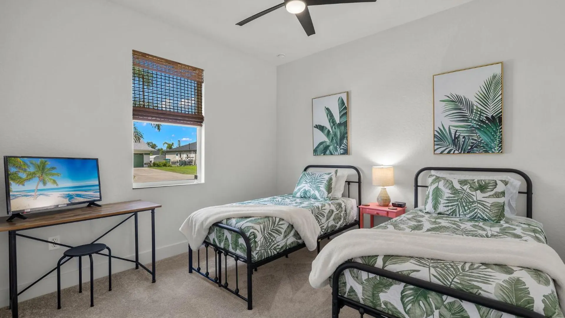 Brand New 4-bedroom Electric-heated Pool On Canal - Cape Vida Villa Cape Coral