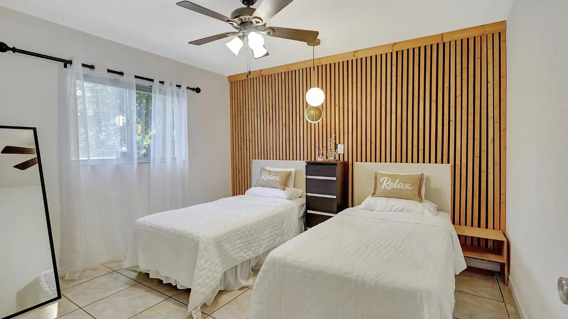 Apartment Coastal Charm Cozy Private In