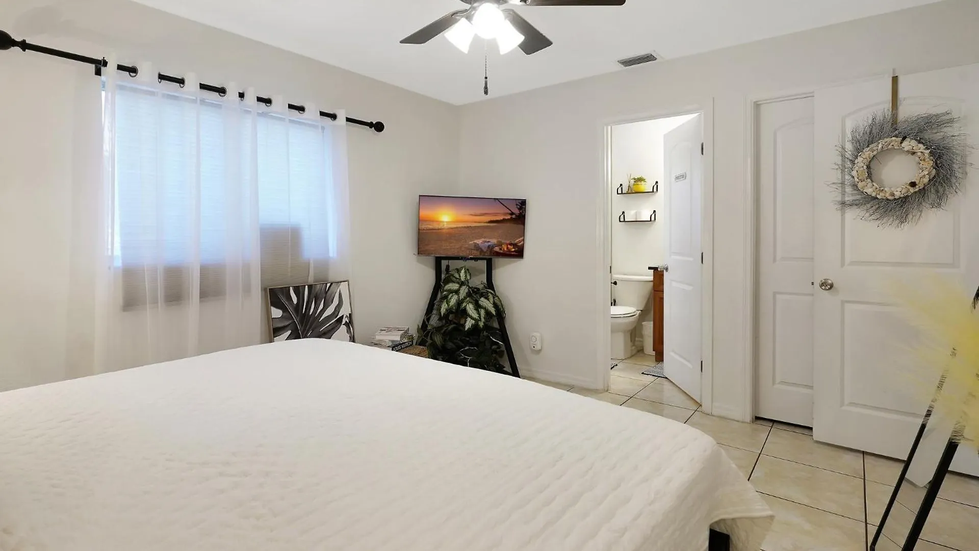 Apartment Coastal Charm Cozy Private In