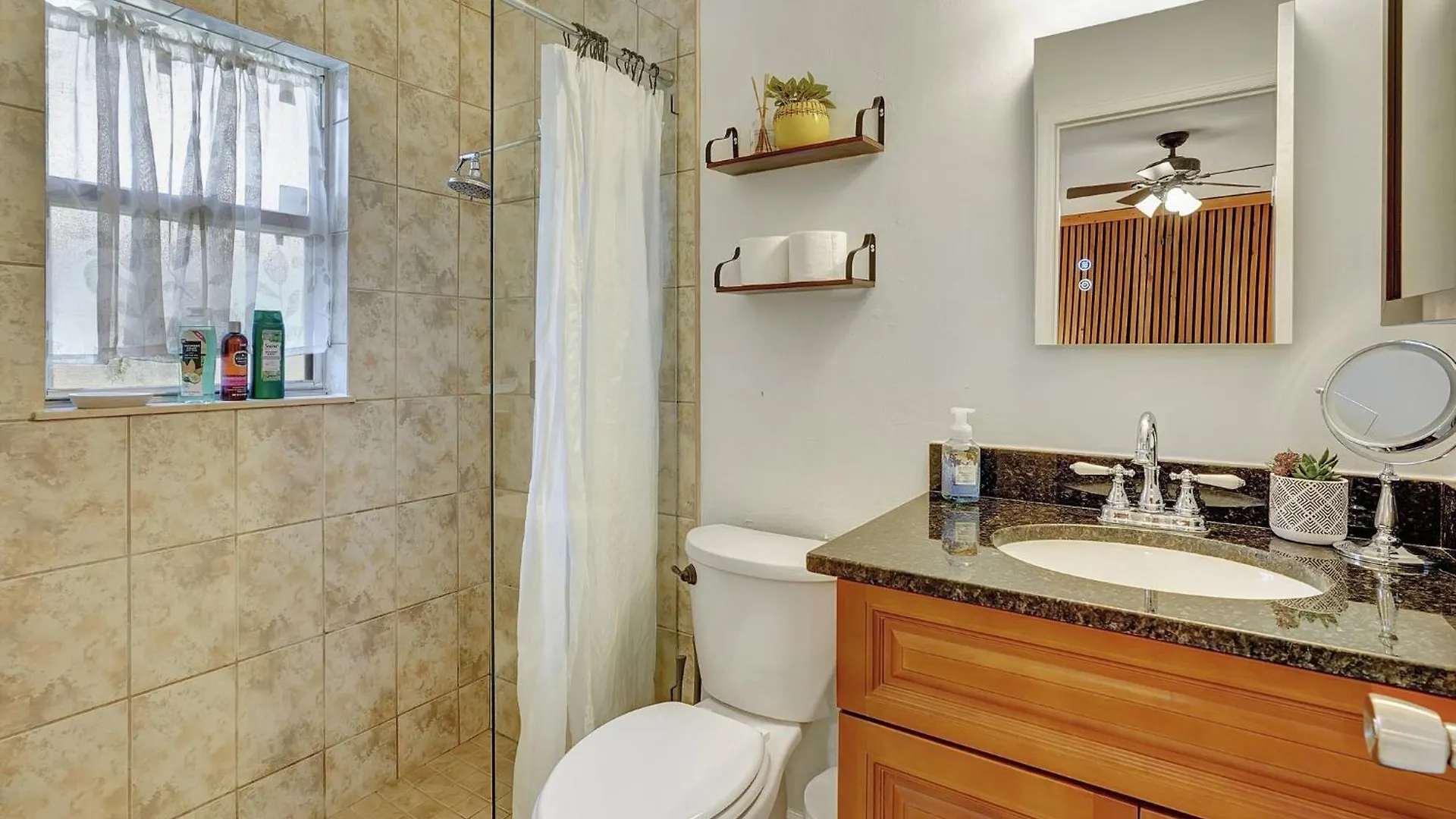 Coastal Charm Cozy Private In *