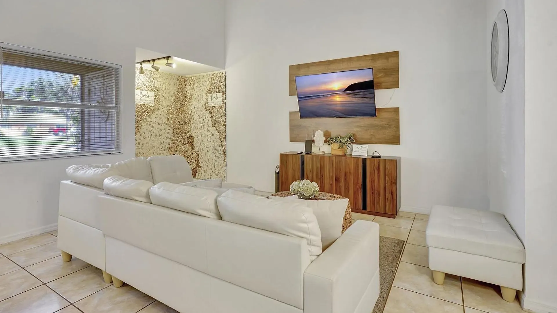 Coastal Charm Cozy Private In Apartment