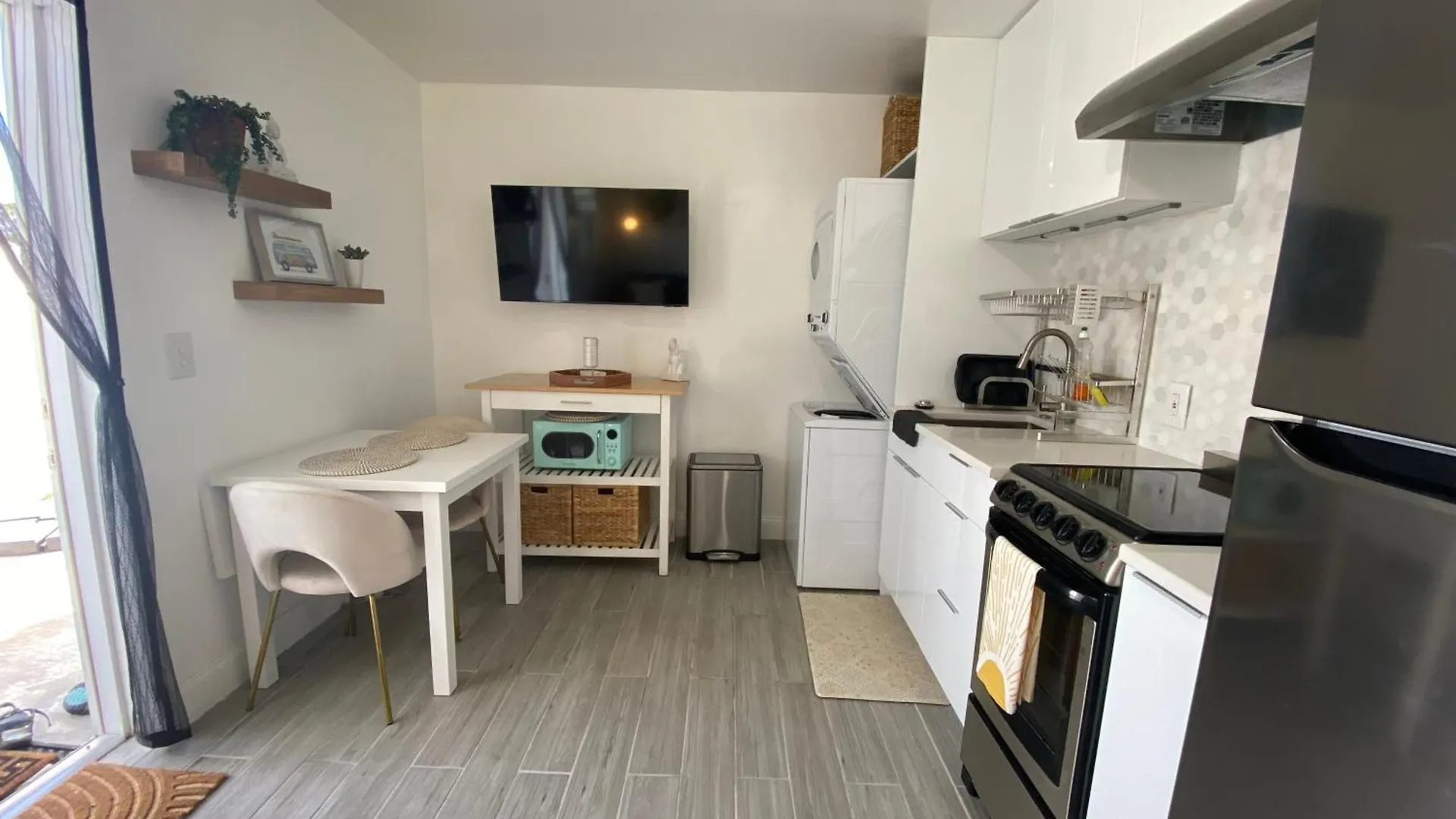Apartment Cape - Newly Renovated, Fully Equipped, Minutes From The Beach! *