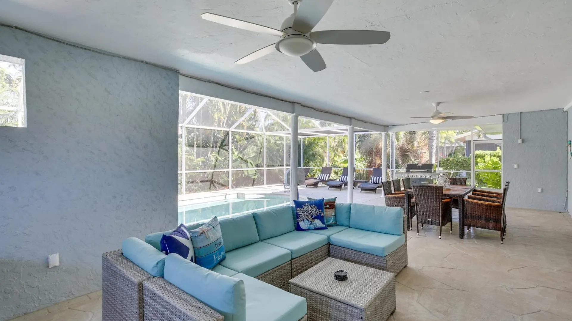Family With Patio And Pool Table In Cape Coral!