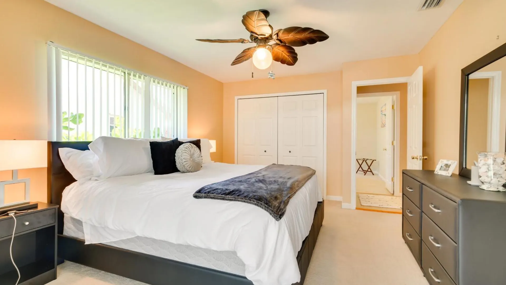 Family With Patio And Pool Table In Cape Coral! *