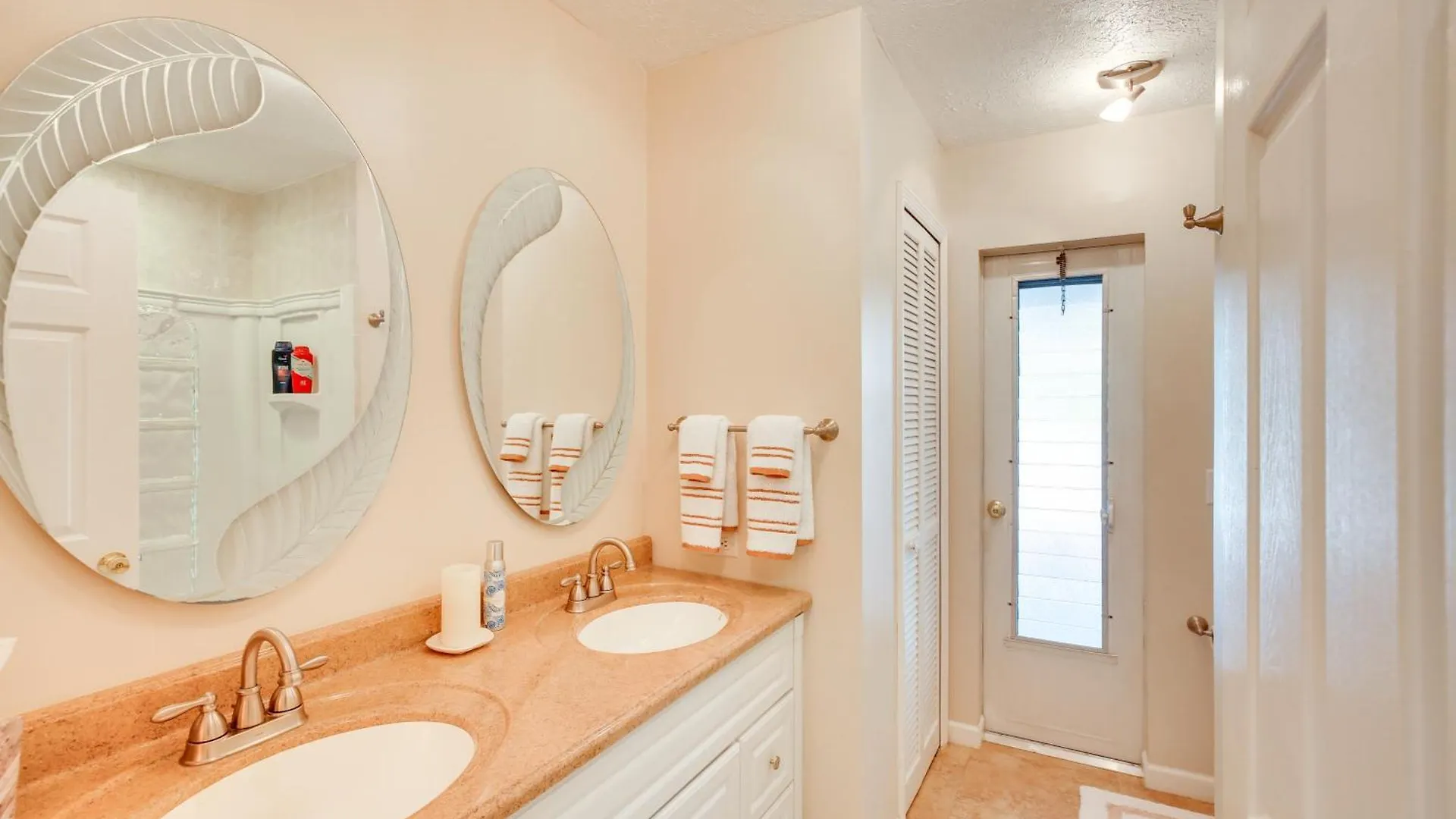 Family With Patio And Pool Table In Cape Coral! Cape Coral