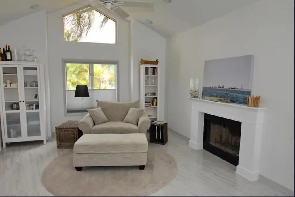 Waterfront With Private Pool! * Cape Coral