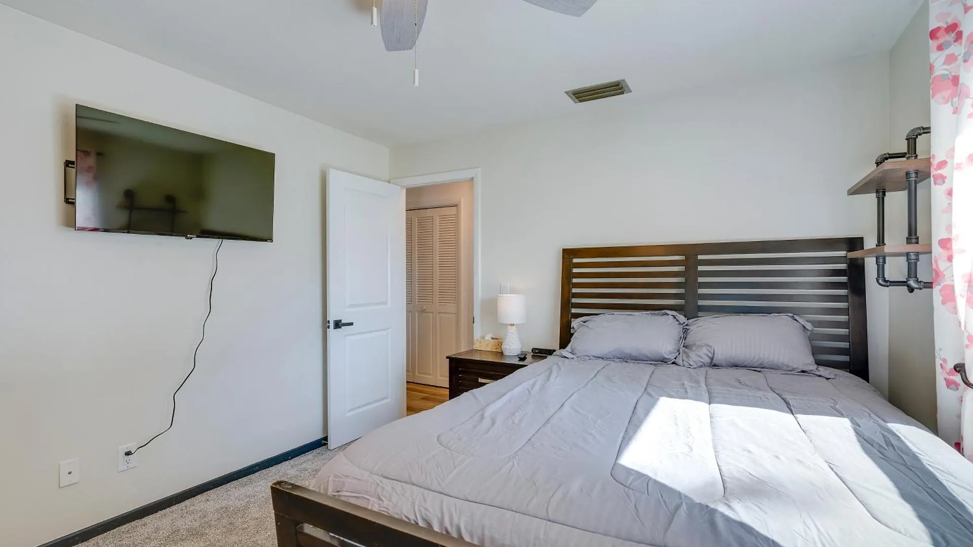 Canal-front Gem With Hot Tub, Foosball In Cape Coral