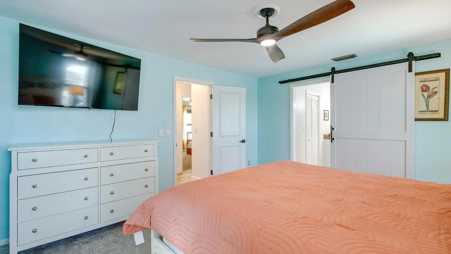 Canal-front Gem With Hot Tub, Foosball In * Cape Coral