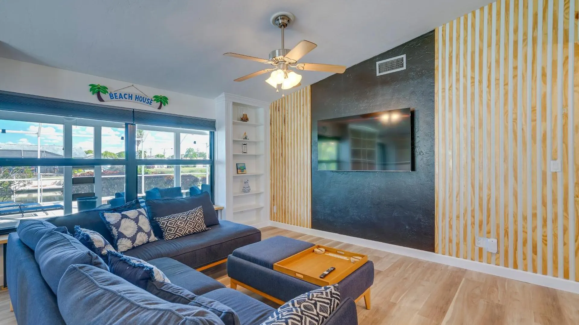 Canal-front Gem With Hot Tub, Foosball In Casa vacanze