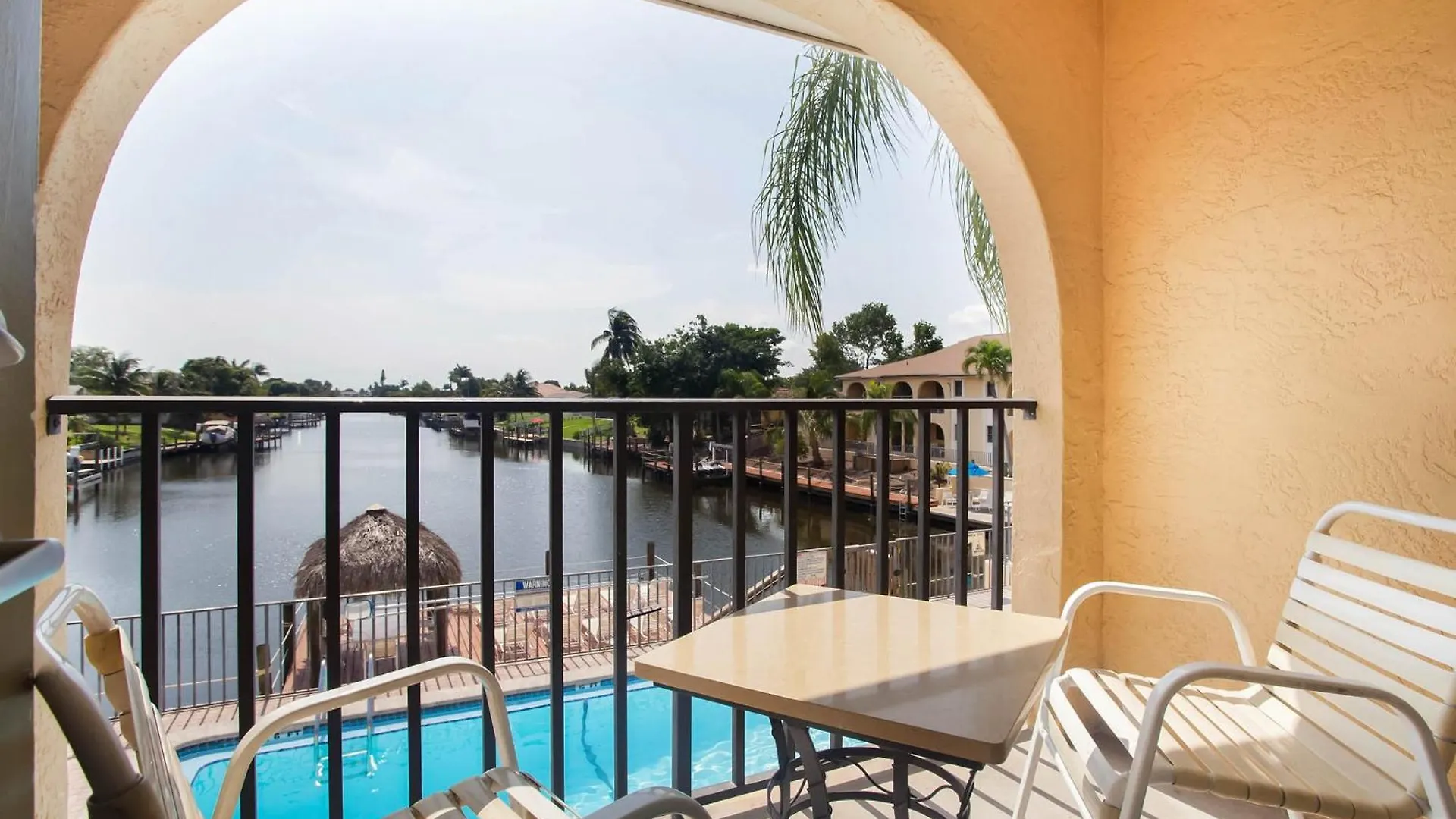 Oyo Waterfront Hotel- Myers, Fl Hotel