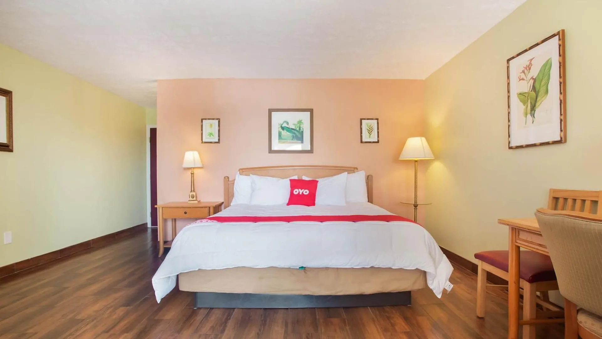 Oyo Waterfront Hotel- Myers, Fl 2*