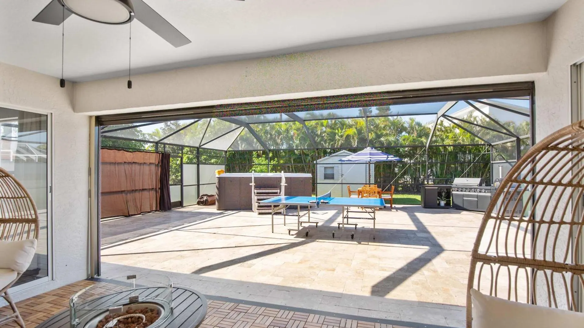 Rose Garden Getaway With Oversized Hot Tub *