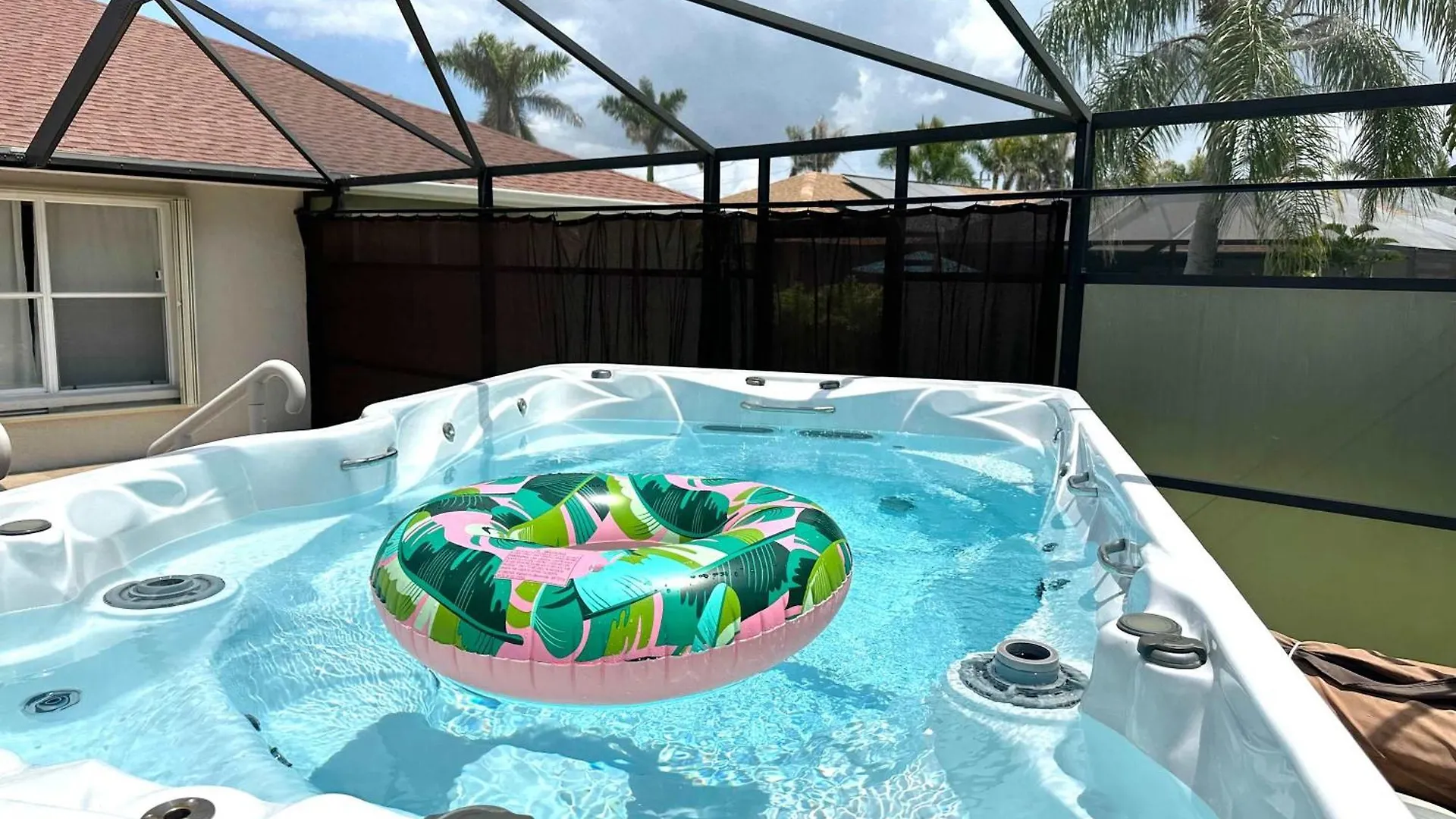 Rose Garden Getaway With Oversized Hot Tub 度假居 *