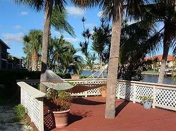 Resort Hideaway Waterfront 3*
