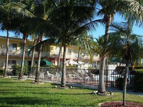 Hideaway Waterfront 3*