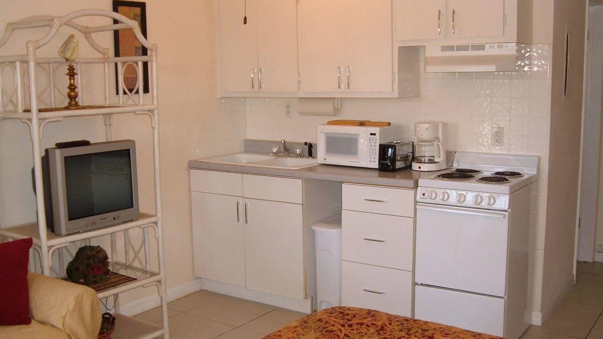Hideaway Waterfront Resort 3*