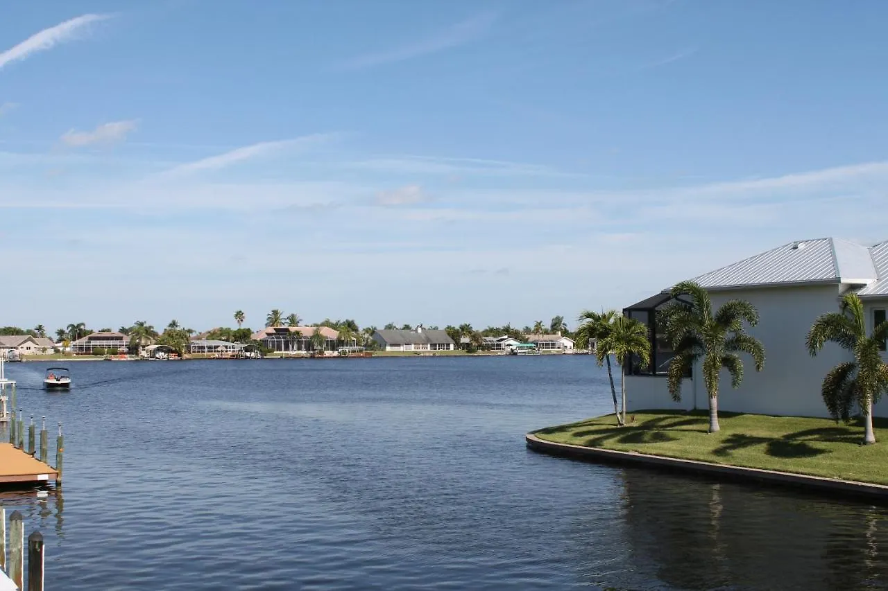 Holiday home Luxury Home, Hot Tub, Heated Pool, Tiki Bar - Spain Cape Coral