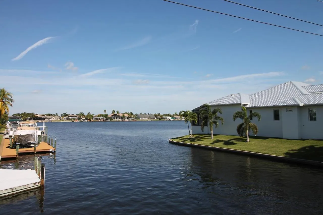 Luxury Home, Hot Tub, Heated Pool, Tiki Bar - Spain * Cape Coral