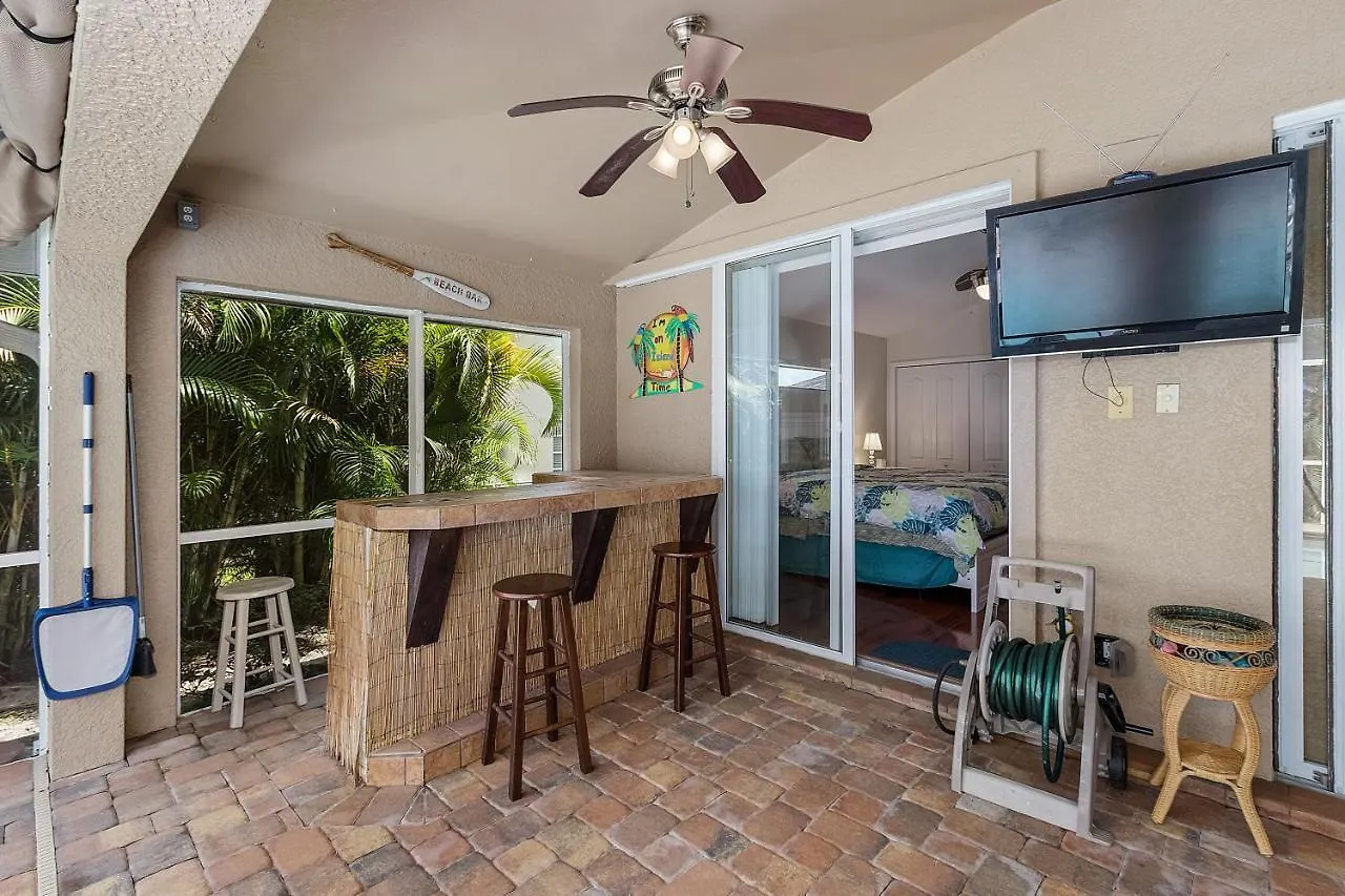 Luxury Home, Hot Tub, Heated Pool, Tiki Bar - Spain * Cape Coral