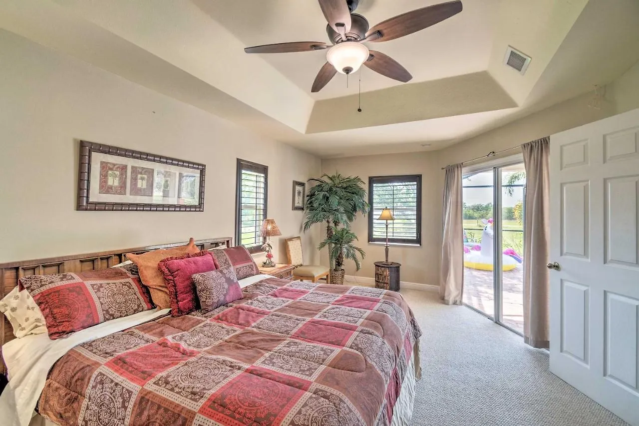 Hébergement de vacances Ideally Located Abode With Heated Pool! *