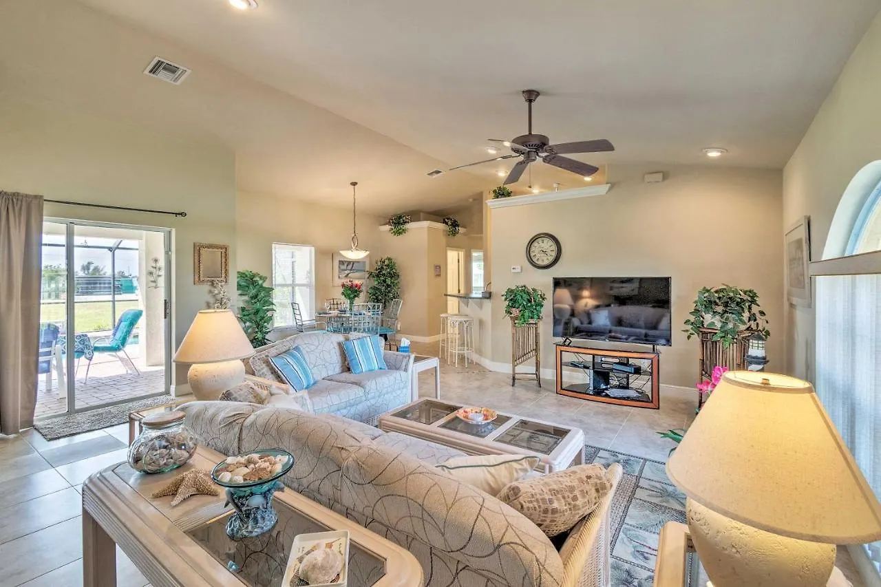 Hébergement de vacances Ideally Located Abode With Heated Pool! *