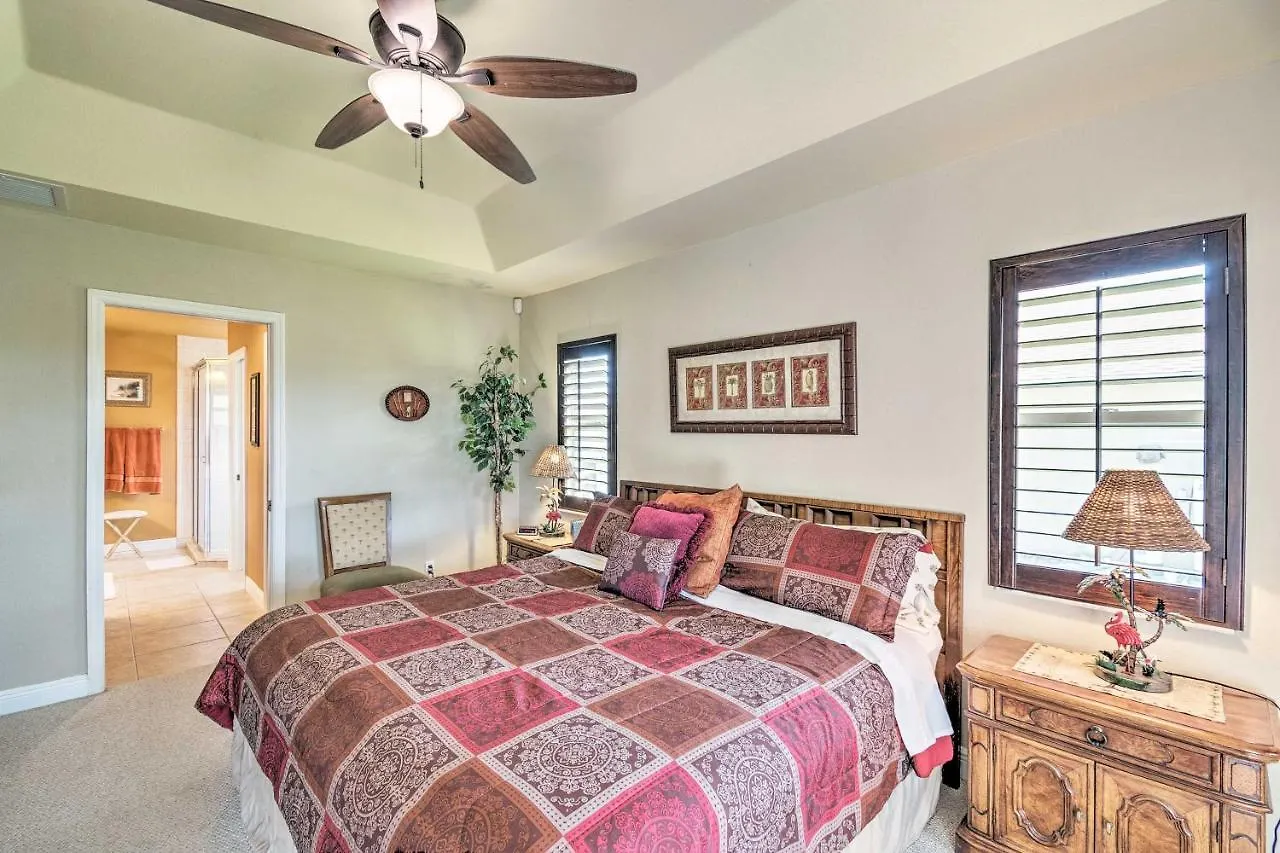 Ideally Located Abode With Heated Pool! Hébergement de vacances Cape Coral