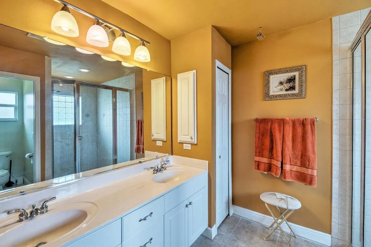 Ideally Located Abode With Heated Pool! Hébergement de vacances