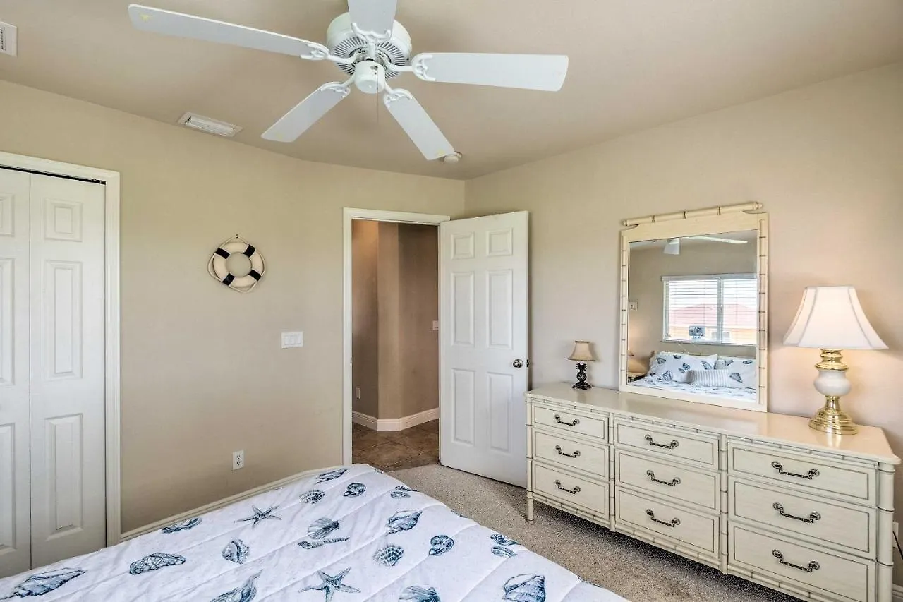 Hébergement de vacances Ideally Located Abode With Heated Pool!