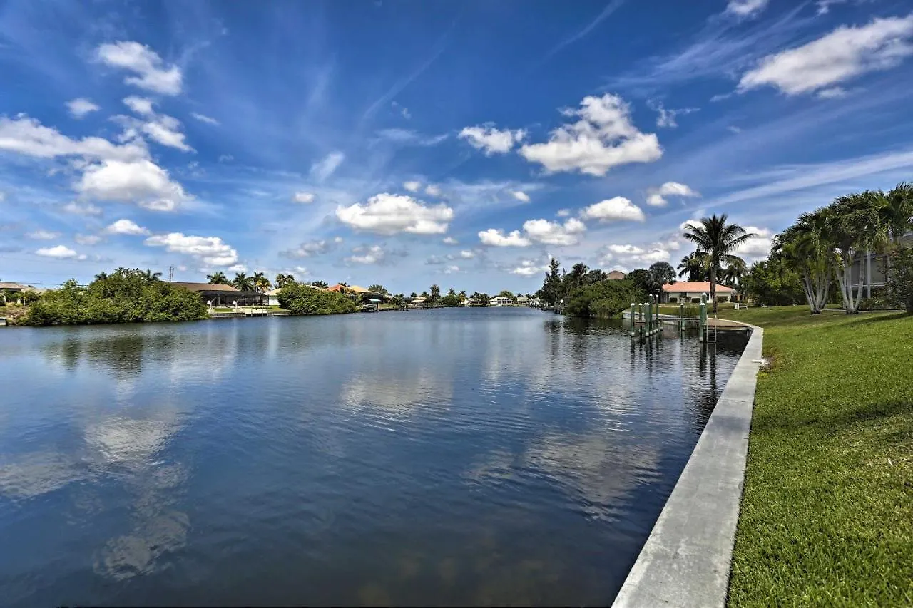 Holiday home Canalfront House With Pool And Patio! *