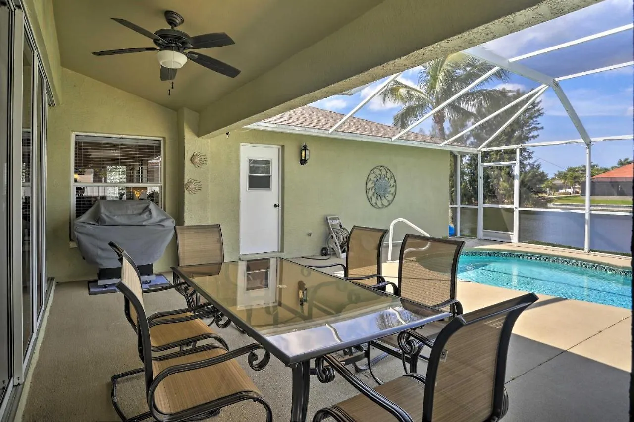 Holiday home Canalfront House With Pool And Patio! *