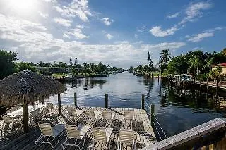Hotel Oyo Waterfront Hotel- Myers, Fl