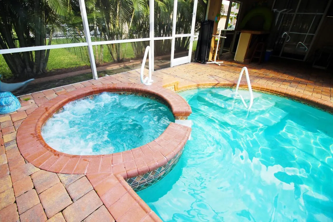 Luxury Home, Hot Tub, Heated Pool, Tiki Bar - Spain * Cape Coral